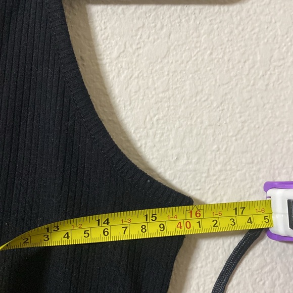 🎱Black Sleeveless Women's V-neck Top! - Picture 4 of 6